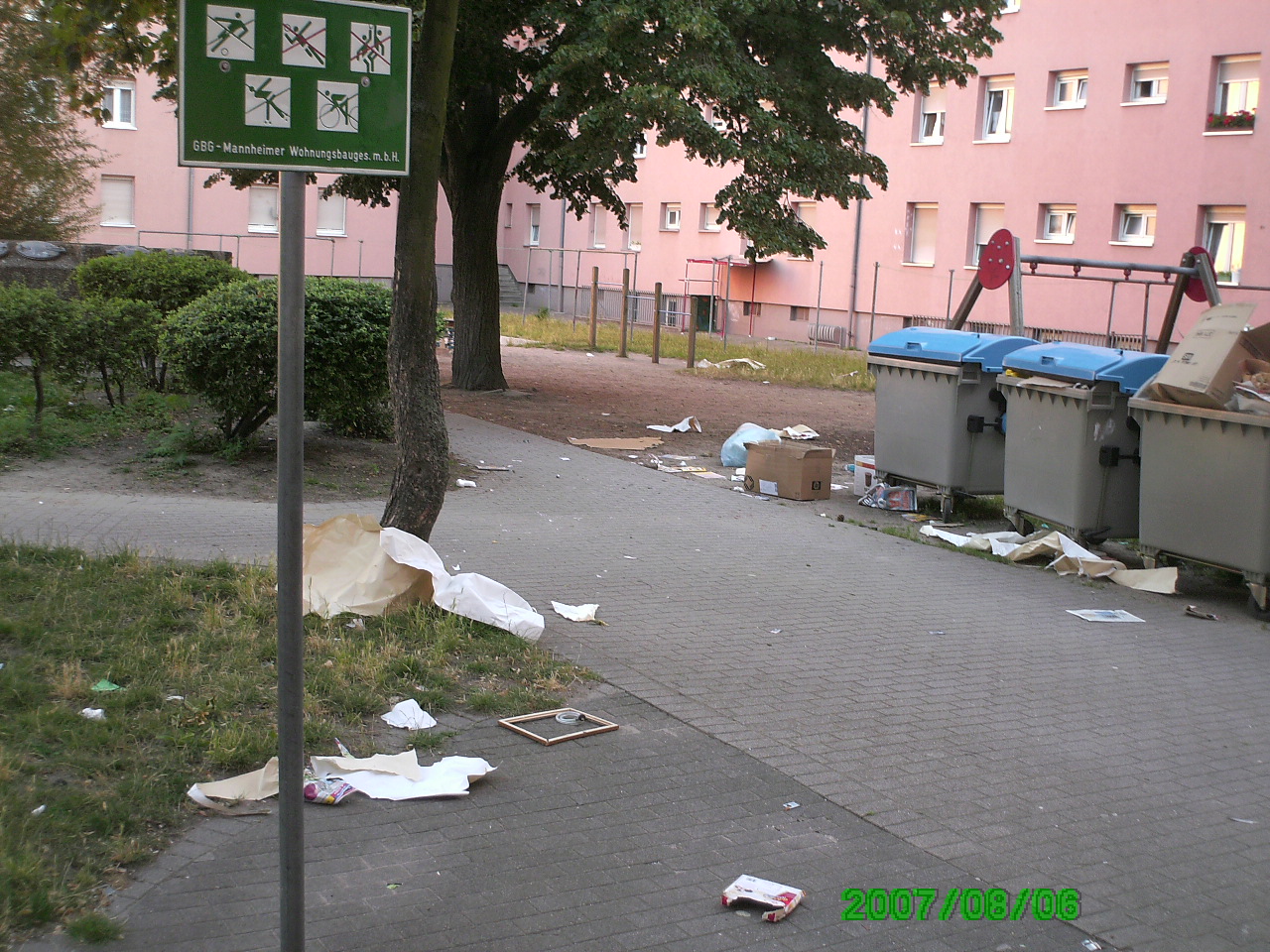 Papierboxen waren nicht vorhanden und mussten erst eingefordert werden.